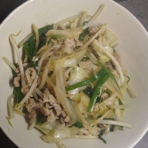 もやしとキャベツ豚肉の中華炒め